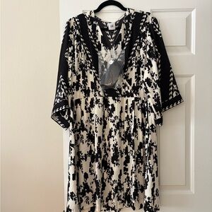CAbi Black and Cream Abstract Tunic